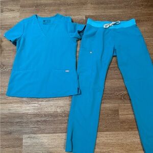 Women’s Figs teal size small Scrub set.